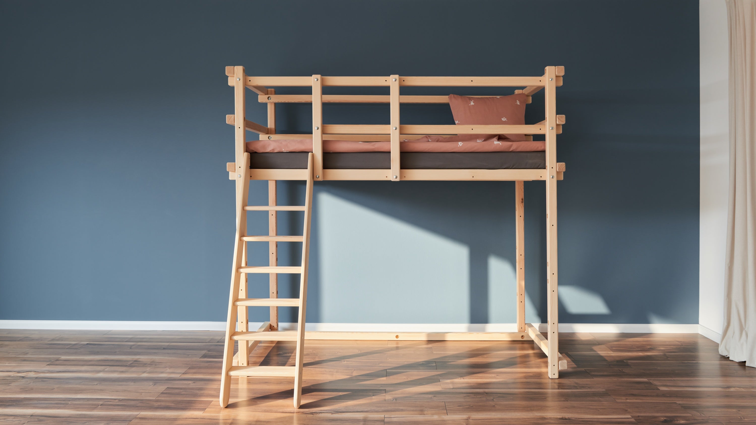 Hochbett mit Stufenleiter von TAU Abenteuerbetten