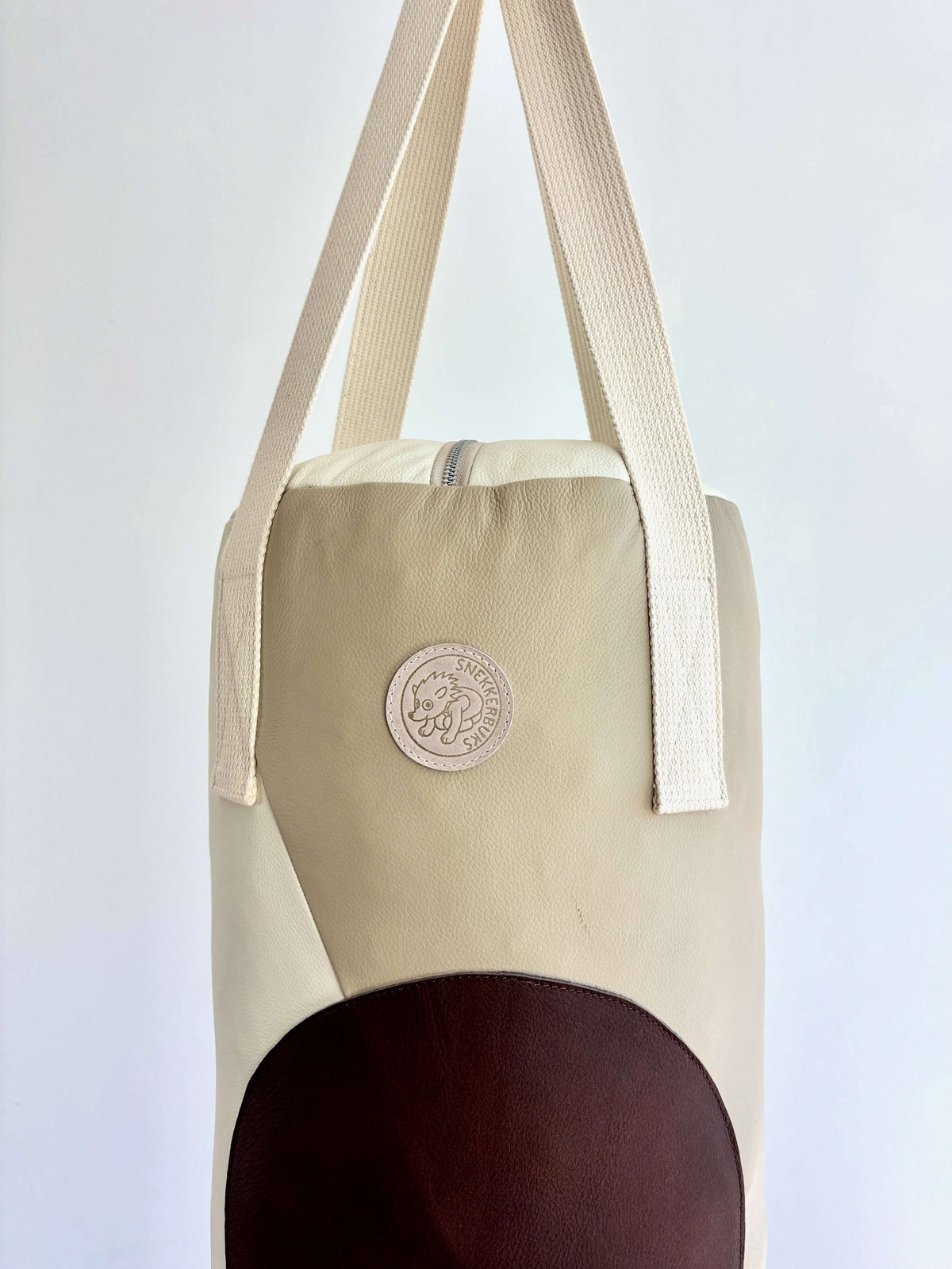 Kinder-Boxsack aus Leder in Taupe-Off-White mit Punkt, Detailansicht